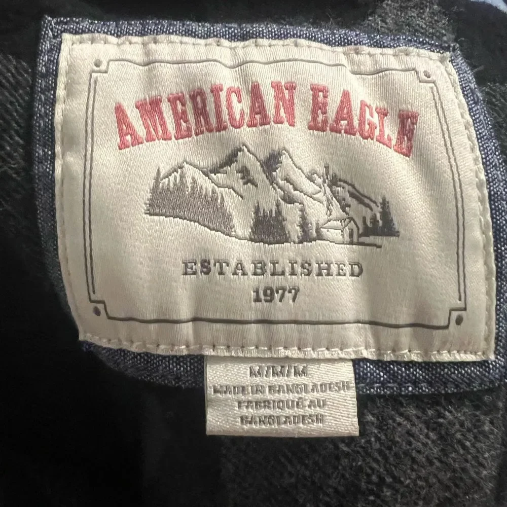 American Eagle Charcoal grey and Black plaid‎ flannel men’s medium Shirt